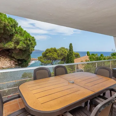 Apartamento Lets Holidays With Sea Views In Cala Salions *