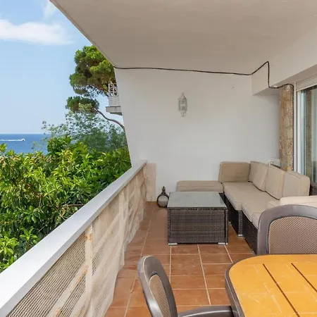 Apartamento Lets Holidays With Sea Views In Cala Salions