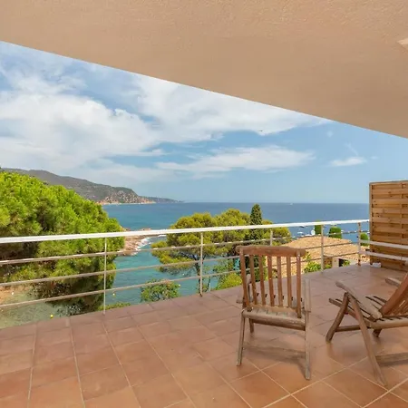Apartamento Lets Holidays With Sea Views In Cala Salions *